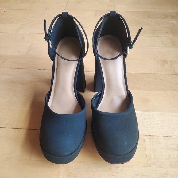 Black Platform High Block Heels - Picture 3 of 5